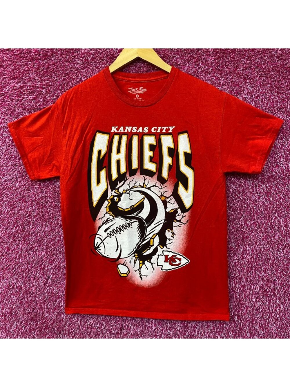 Junk Food Kansas City Chiefs Break Through  T-Shirt Small